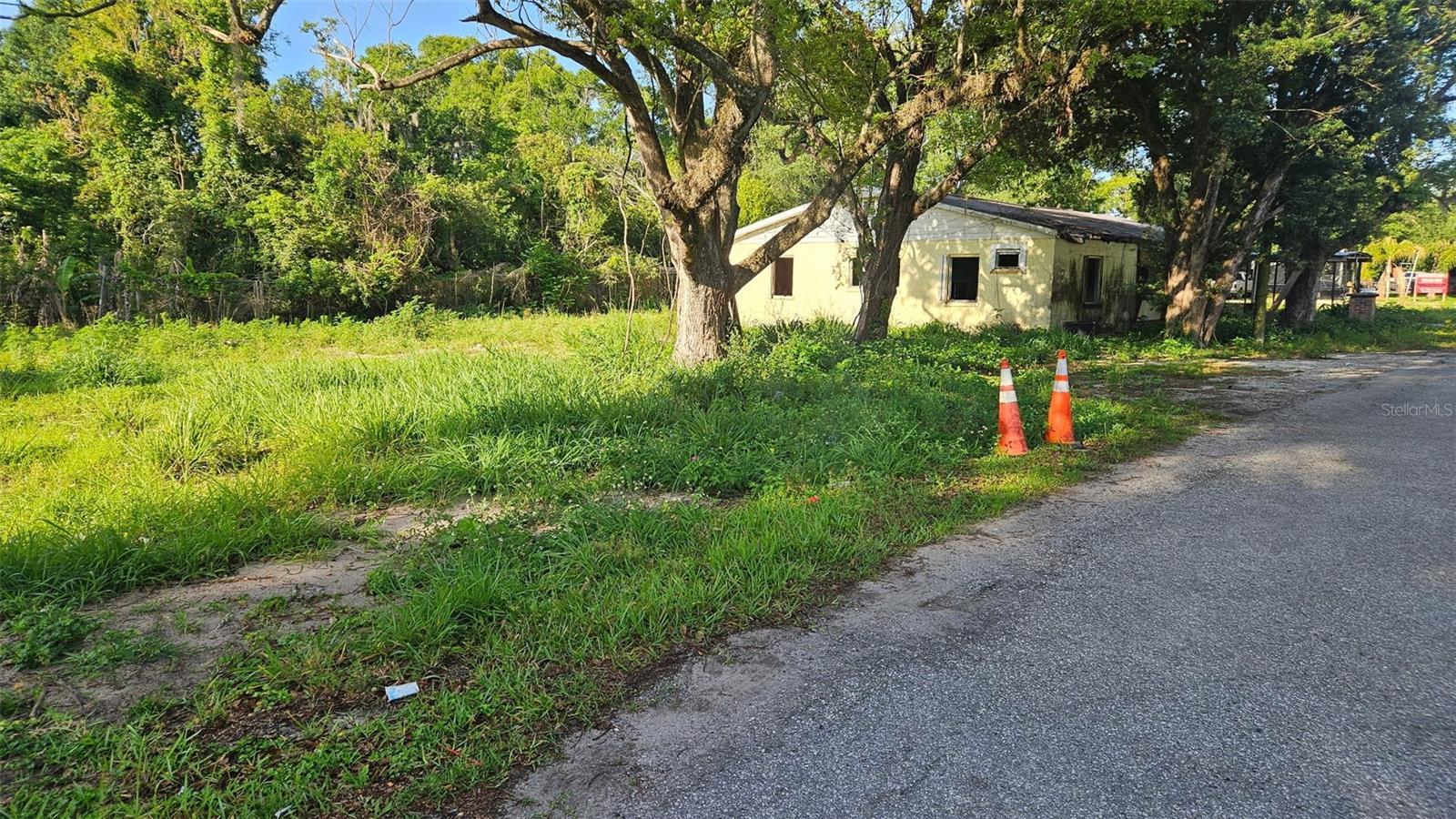 Listing photo 2 for 131 E Bay Blvd S