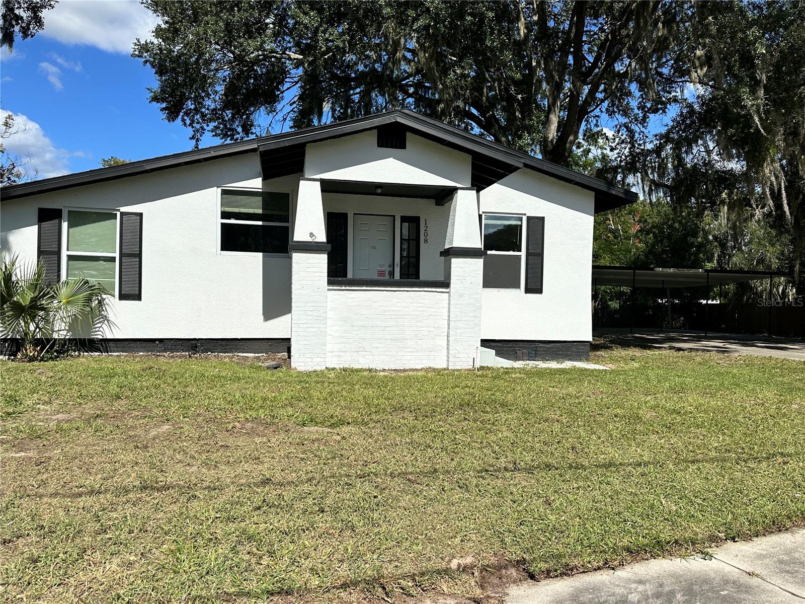Listing photo 2 for 1208 Bonaire Dr
