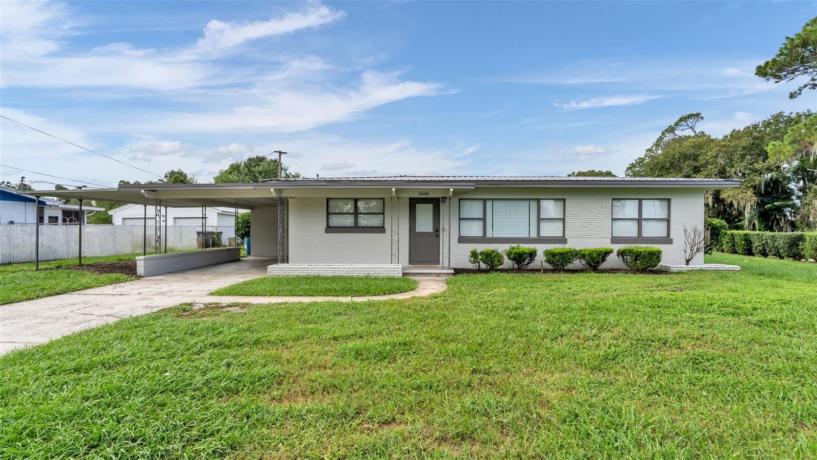 Listing photo 3 for 1568 S Lake Shipp Dr