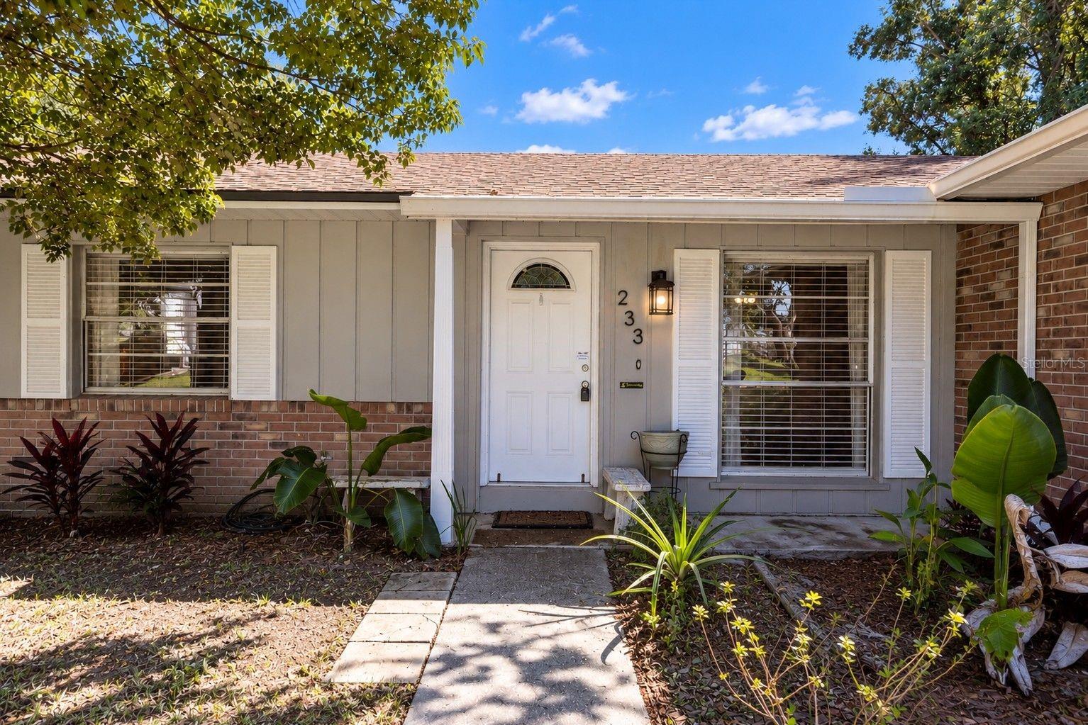 Listing photo 3 for 233 Edgewood Dr