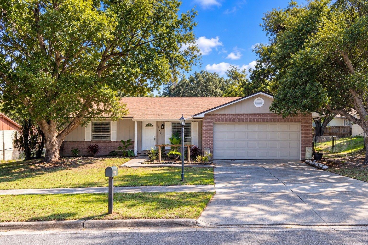 Listing photo 1 for 233 Edgewood Dr