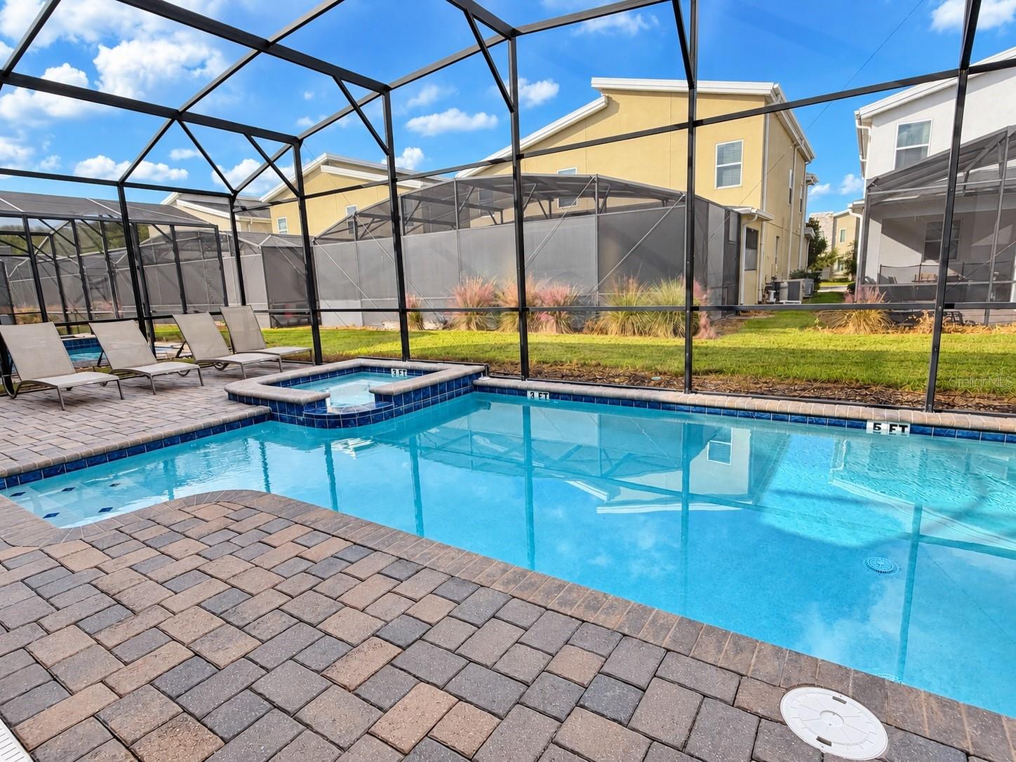 Listing photo 3 for 4553 Target Blvd
