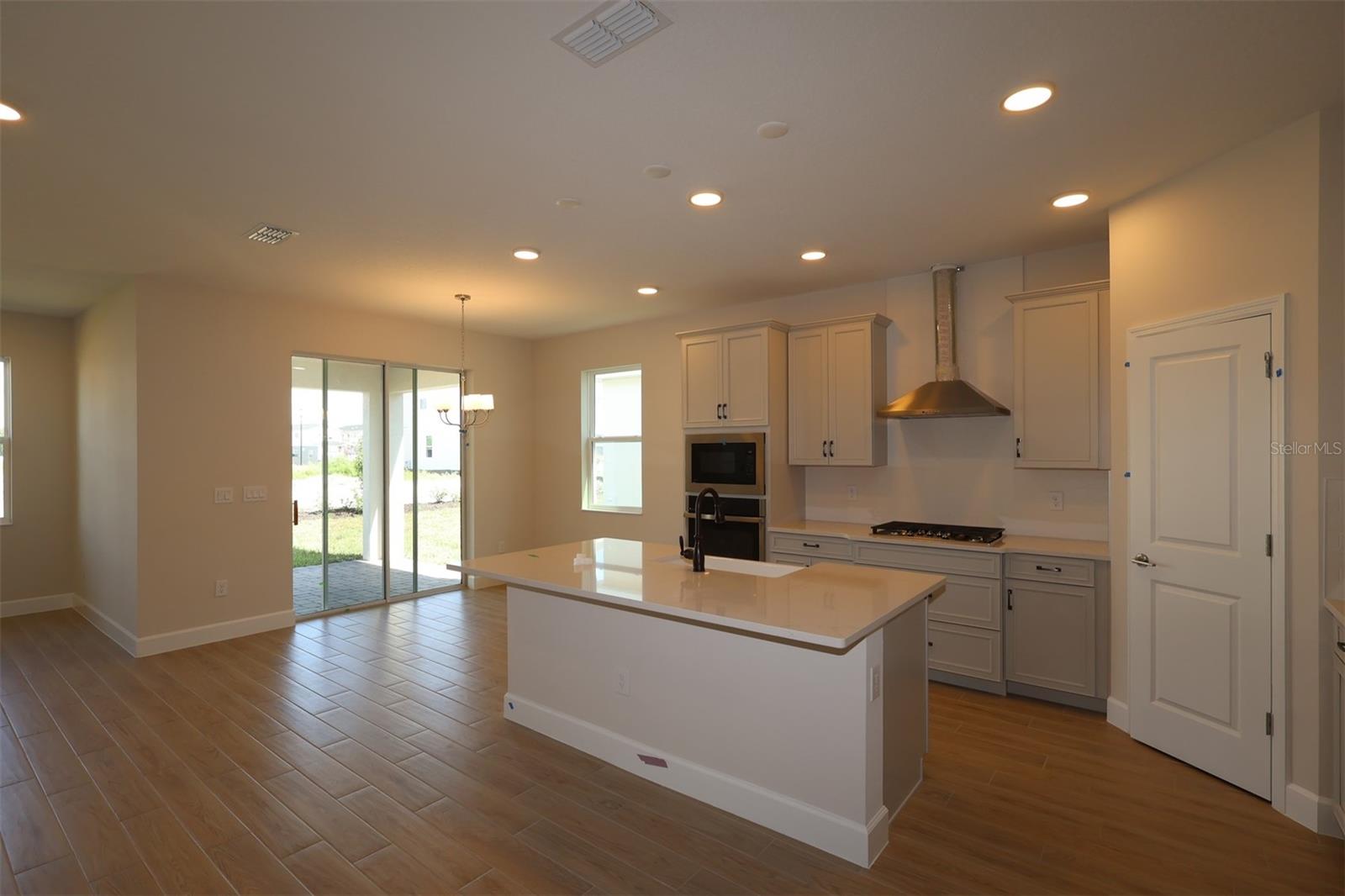 Listing photo 2 for 5296 High Line Dr