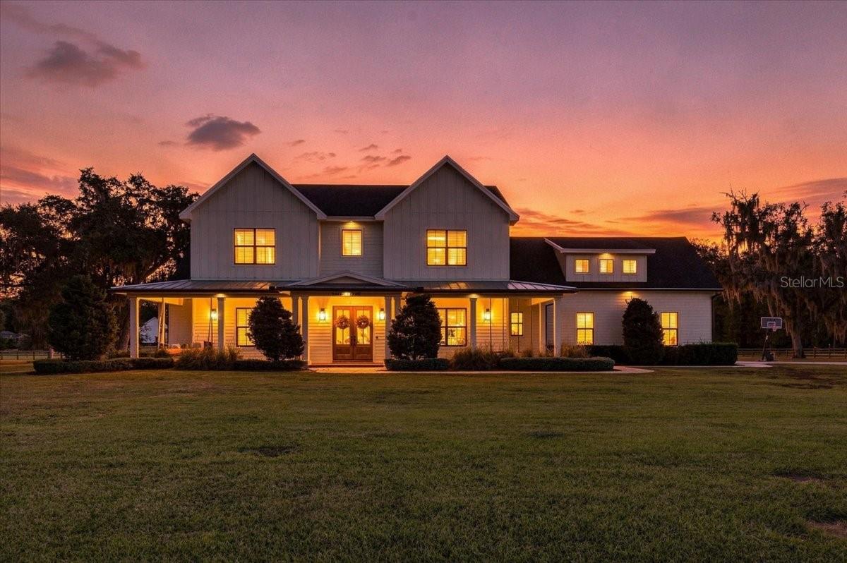 Listing photo 2 for 888 Twin Oaks Ln