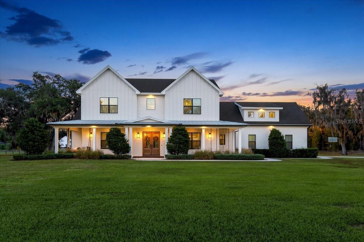 Listing photo 1 for 888 Twin Oaks Ln