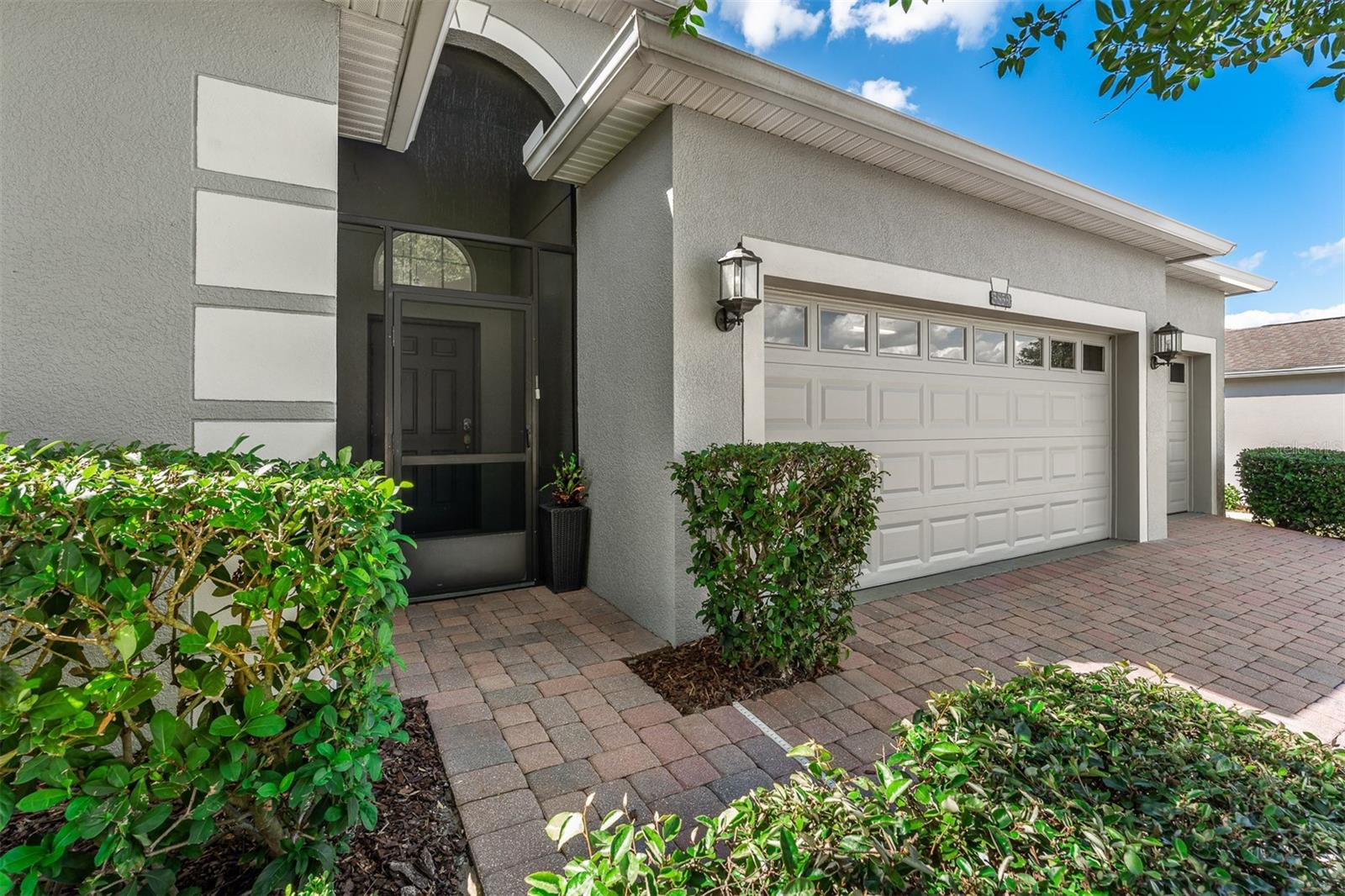 Listing photo 2 for 3859 Sanibel St