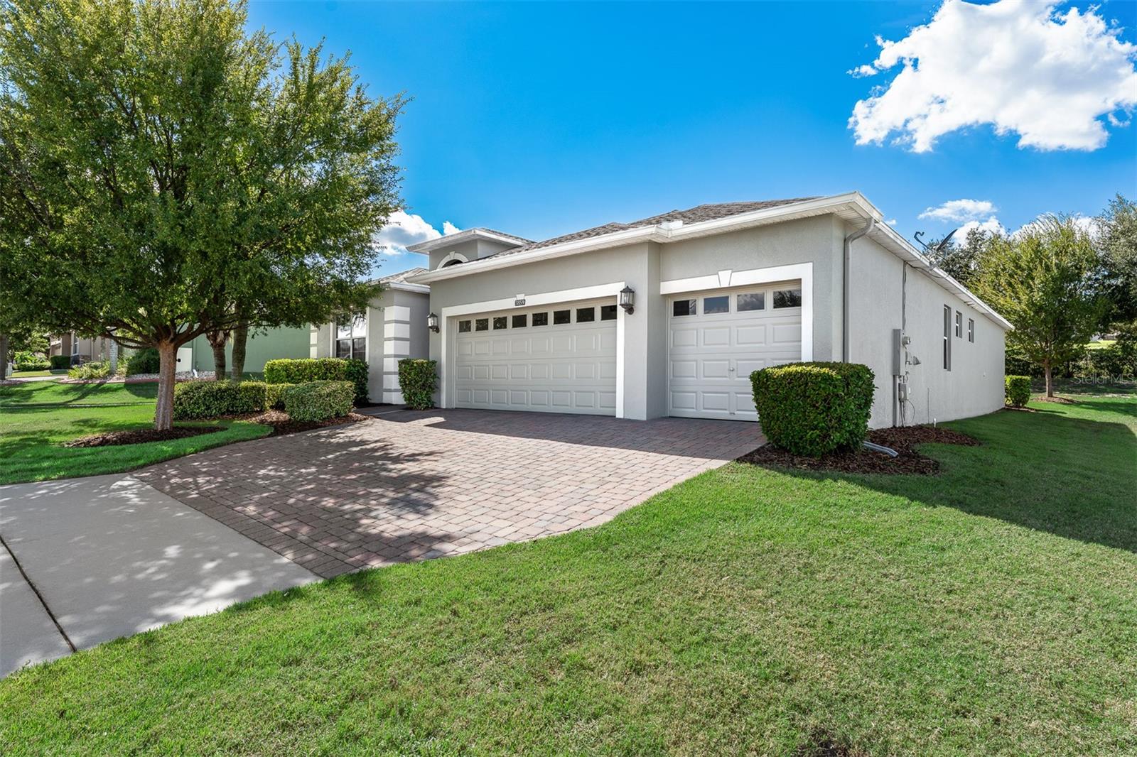 Listing photo 3 for 3859 Sanibel St