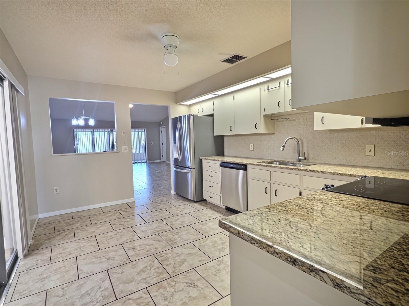 Listing photo 3 for 4446 Glenns Lndg