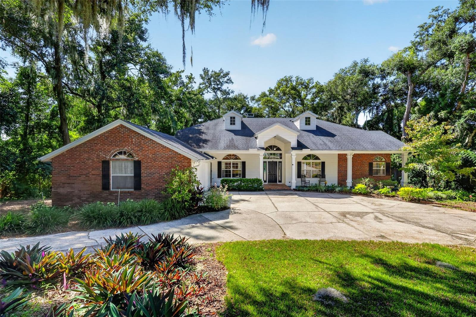 Listing photo 3 for 2103 E Crooked Lake Dr