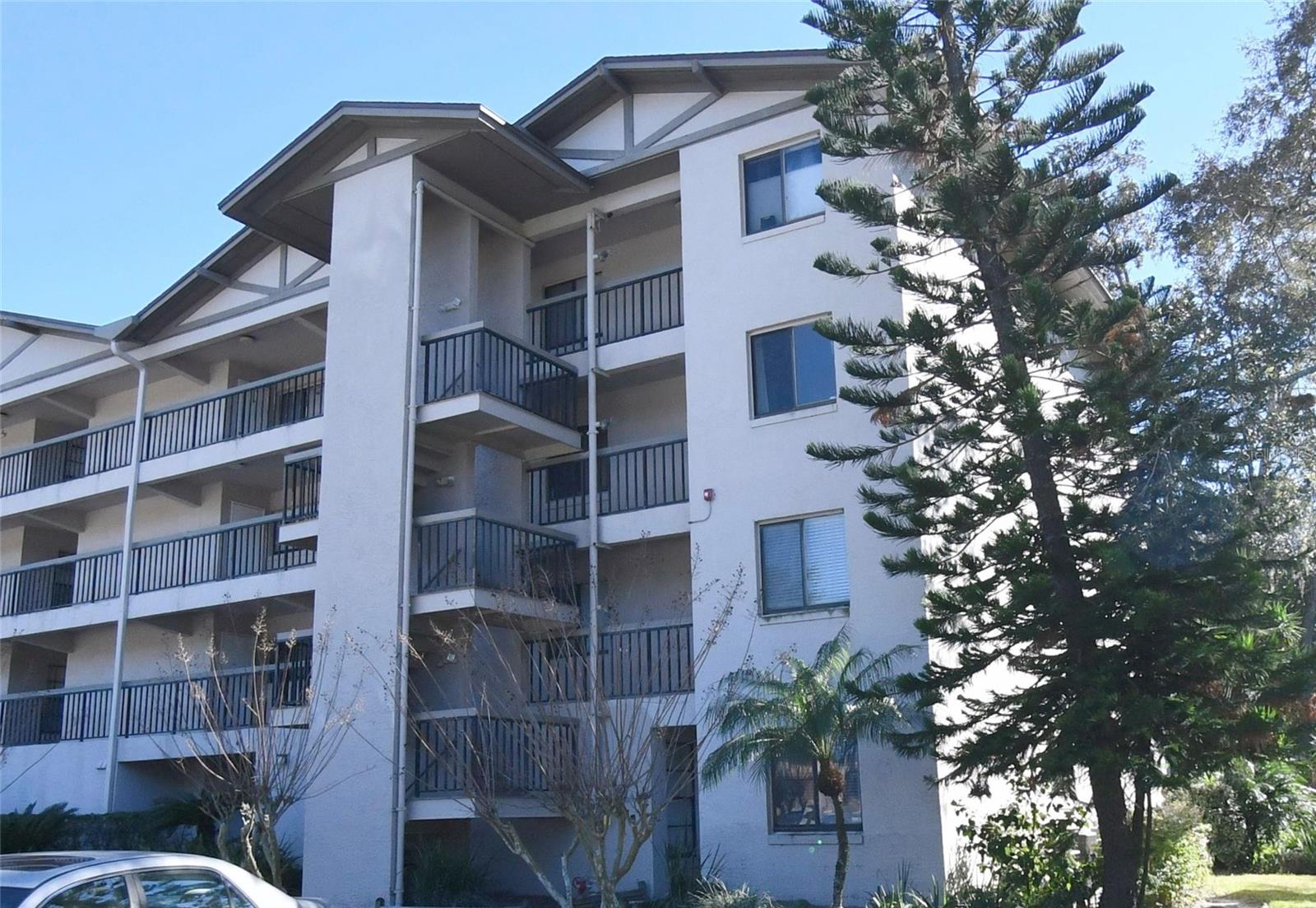 Listing photo 1 for 1036 Bonaire Dr #2831