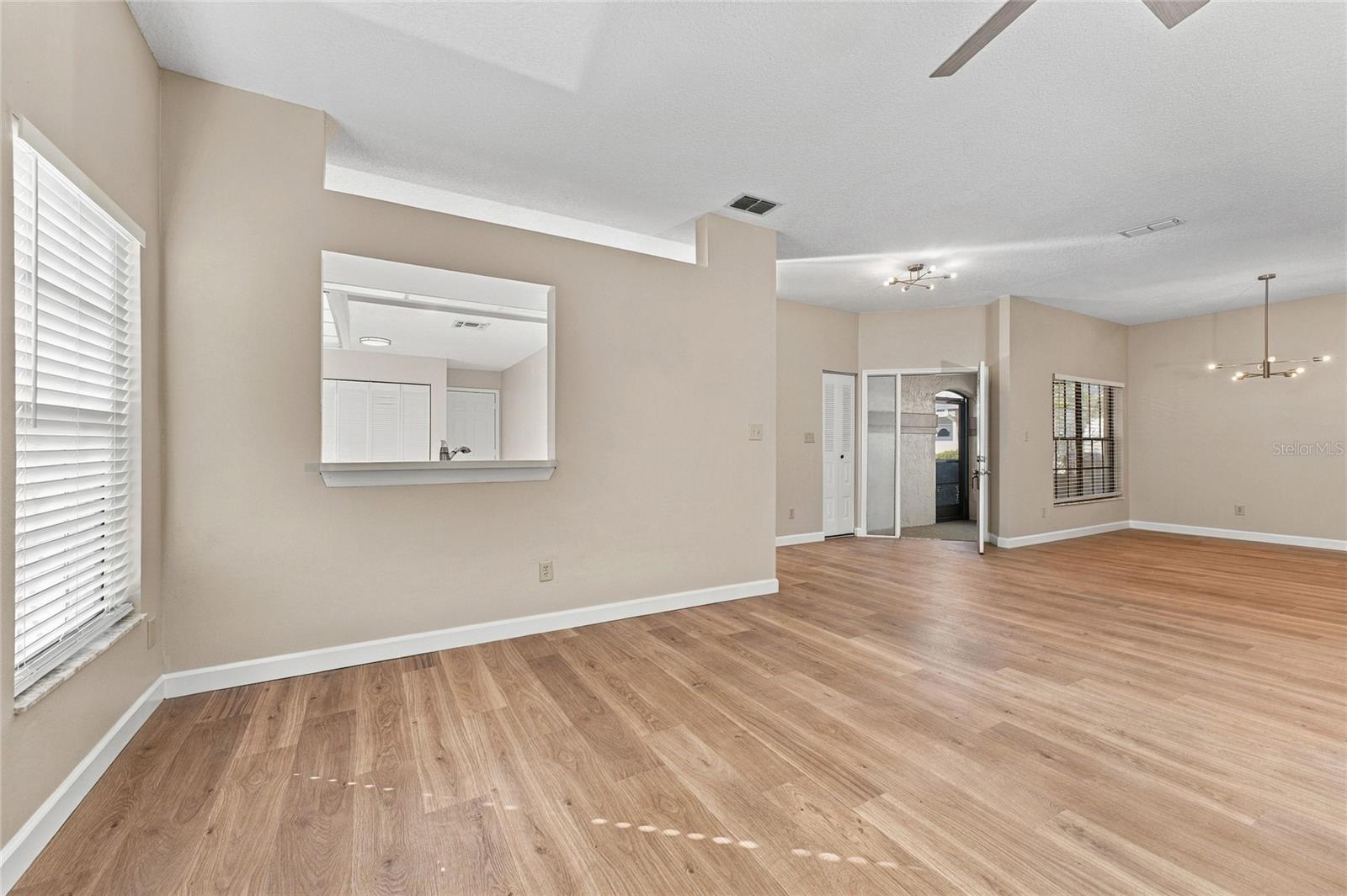 Listing photo 3 for 5765 Parkview Point Dr