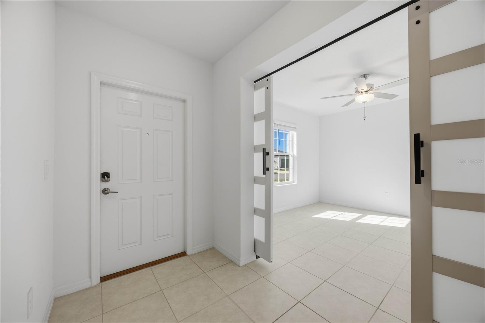 Listing photo 3 for 1814 Red Loop