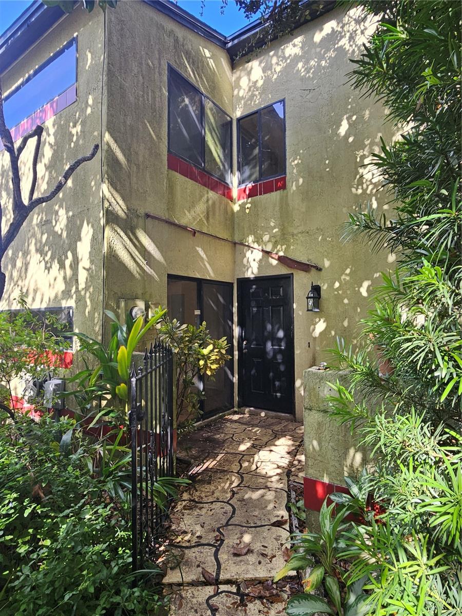 Listing photo 2 for 688 Golden Sunshine Cir