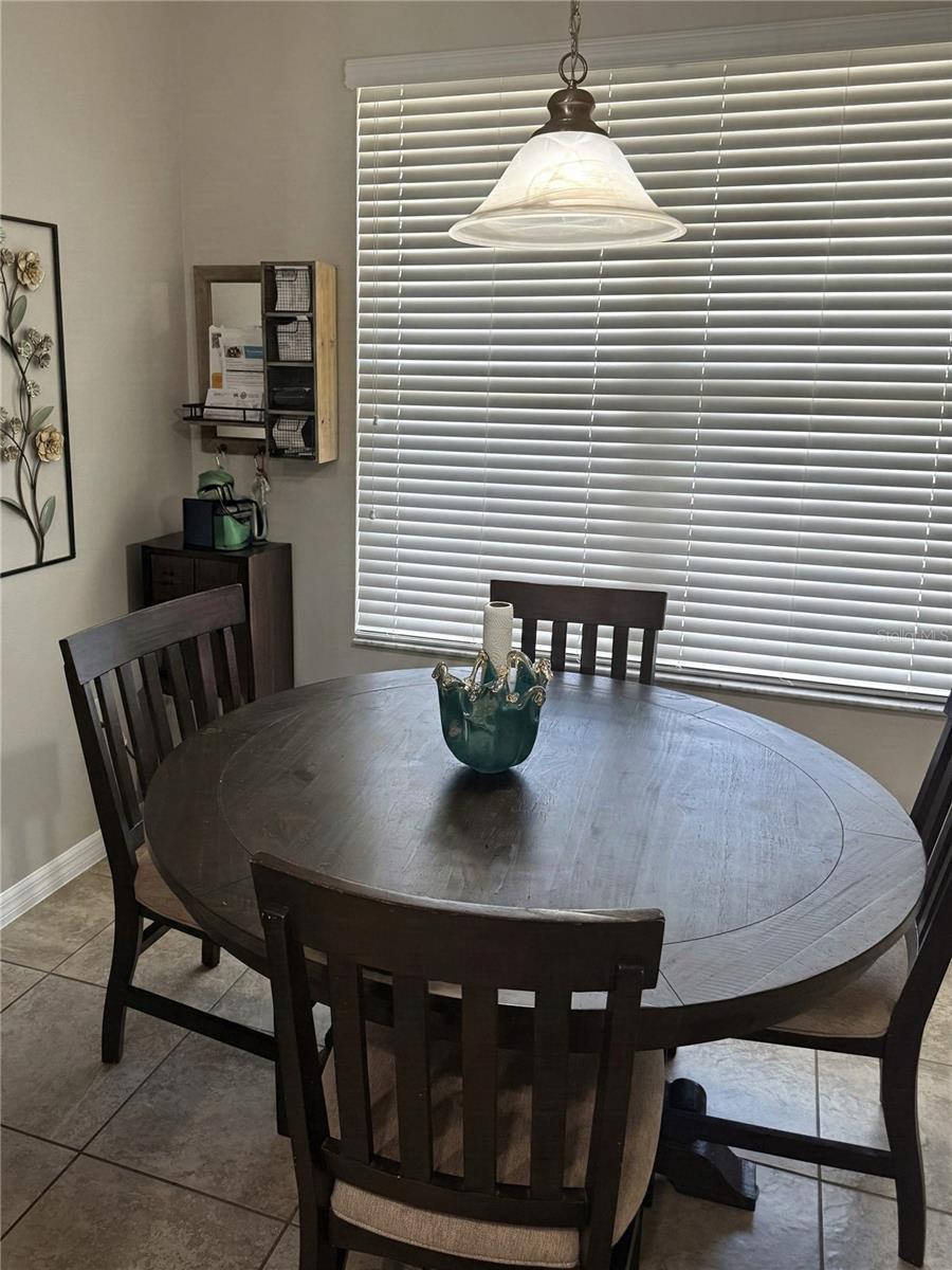 Listing photo 3 for 4854 Poolside Dr