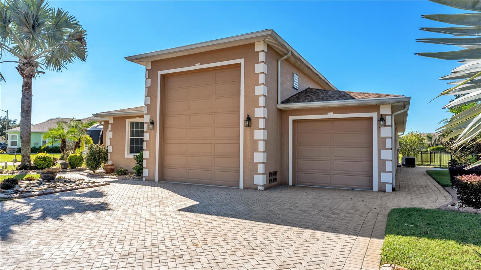 Listing photo 2 for 376 Nolane Ln