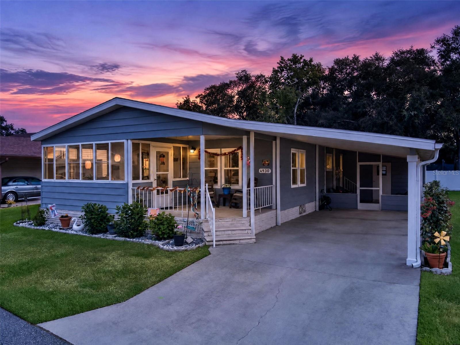 Listing photo 1 for 4930 Colonnades Cir E