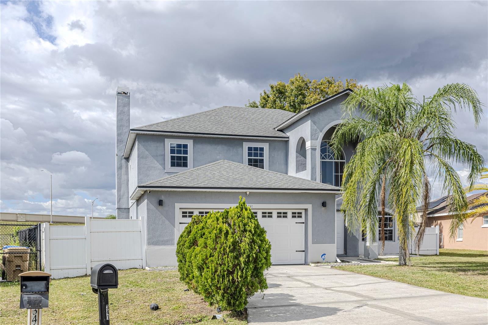 Listing photo 2 for 341 Aylesbury Ct