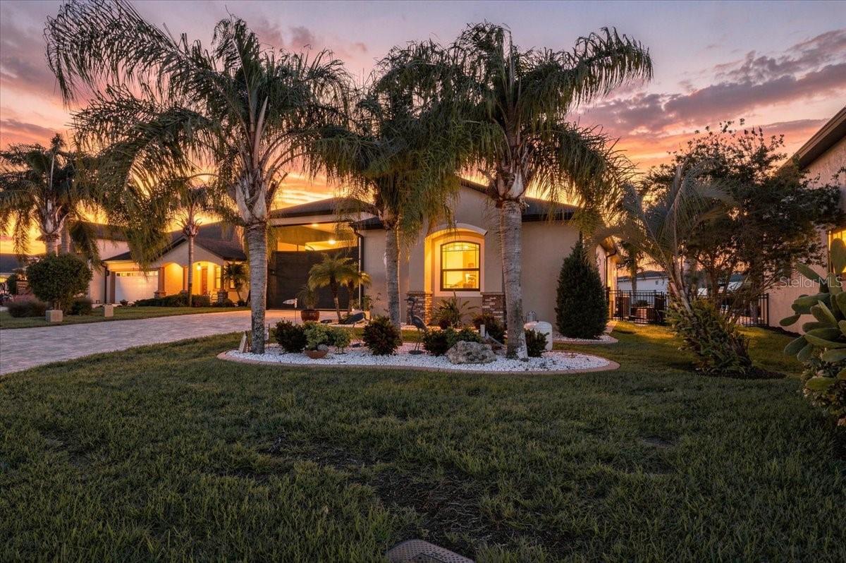 Listing photo 1 for 516 Homecoming Way