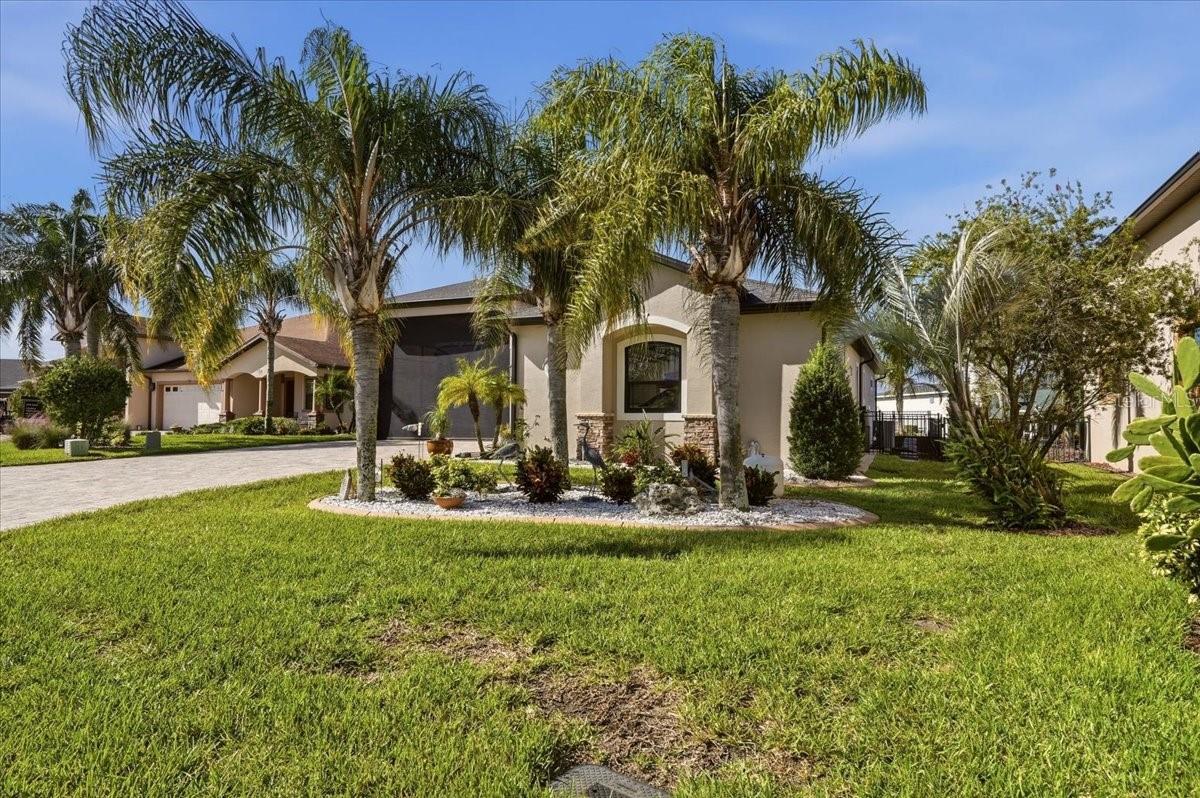 Listing photo 2 for 516 Homecoming Way