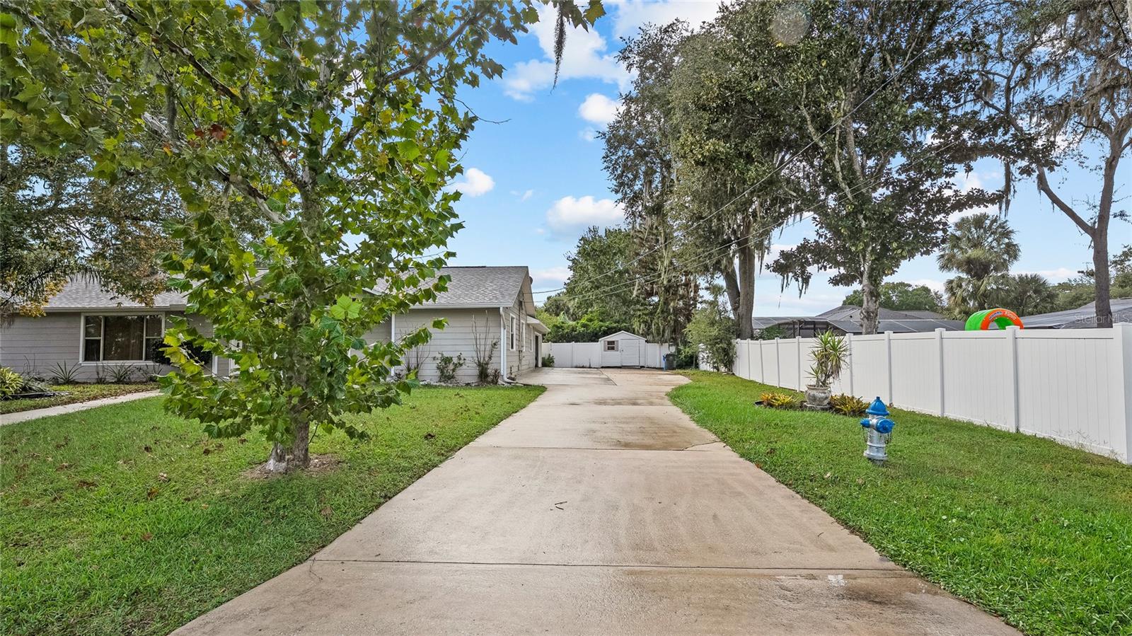 Listing photo 3 for 665 Citrus Ave