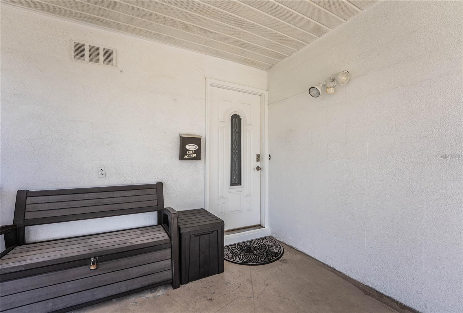 Listing photo 3 for 501 Cameo Dr