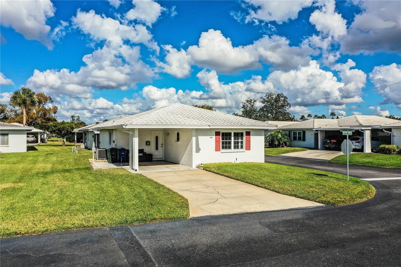 Listing photo 2 for 501 Cameo Dr