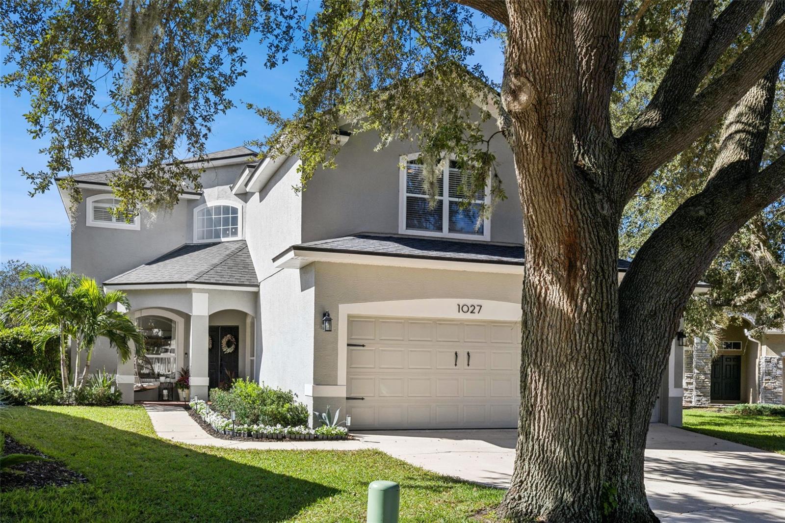 Listing photo 2 for 1027 Ridgemount Pl