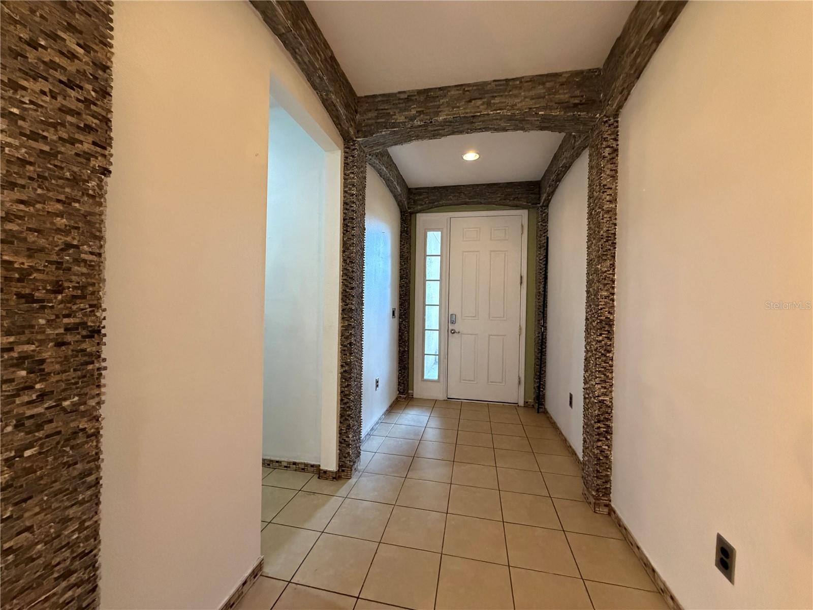 Listing photo 3 for 866 Marisa Ln