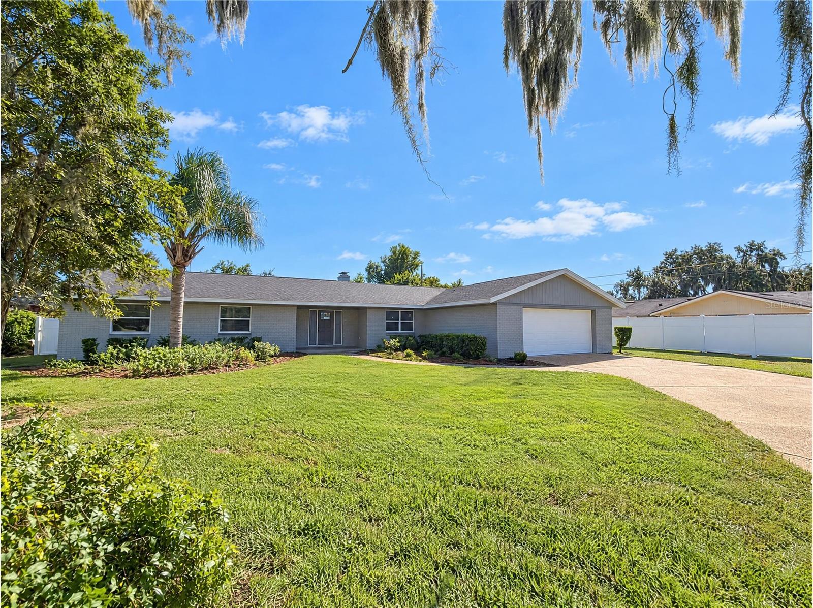 Listing photo 1 for 2160 De Las Flores Ave