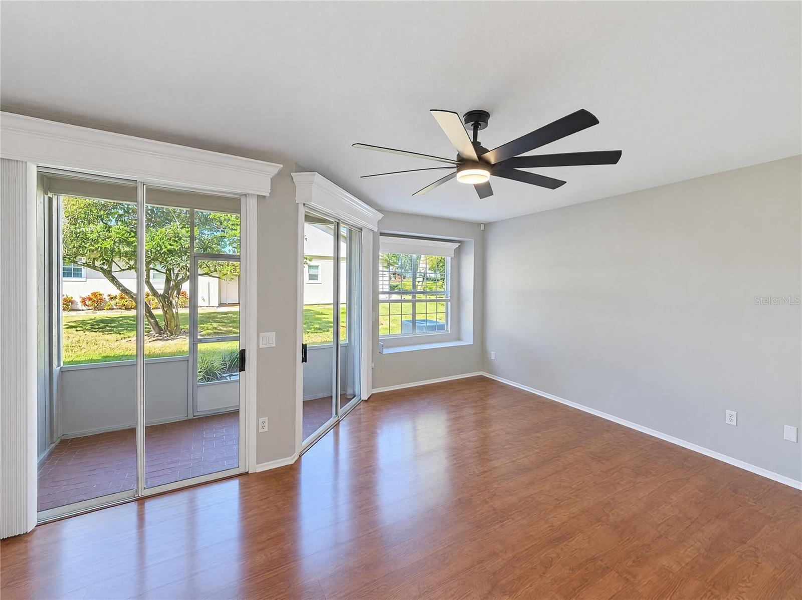 Listing photo 3 for 638 Maple Oak Cir #112