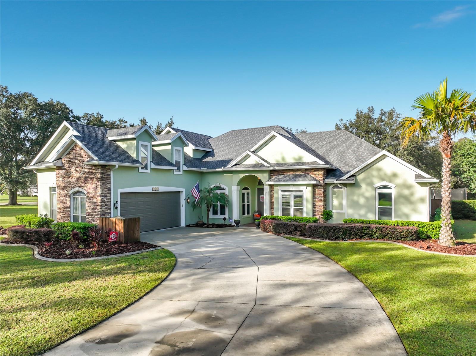 Listing photo 2 for 37011 Lake Yale Pl