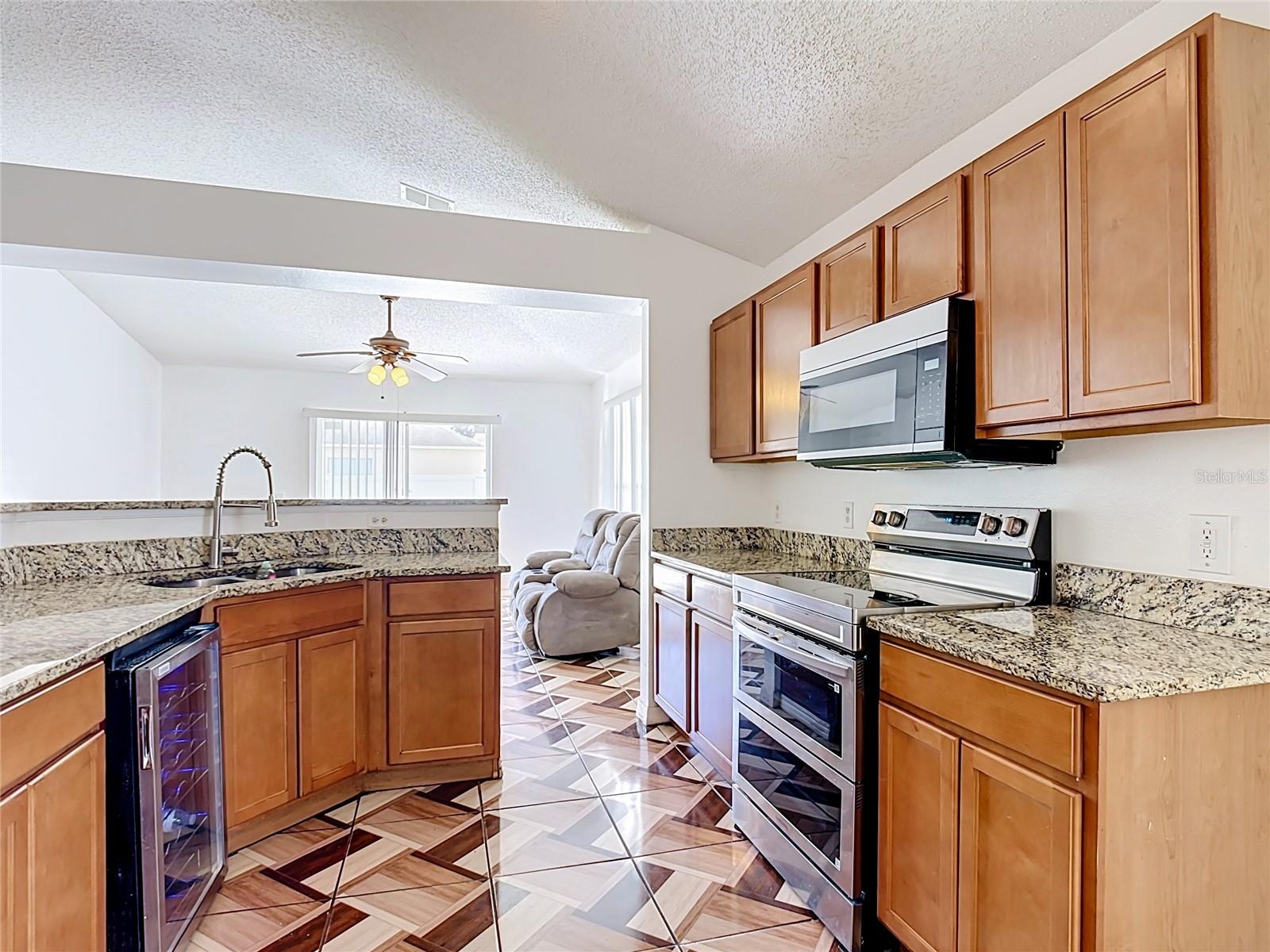 Listing photo 3 for 2622 Hunley Loop