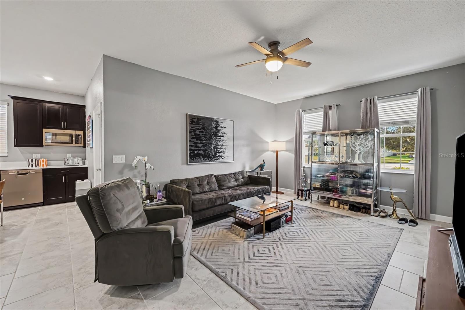 Listing photo 3 for 8995 Croquet Ct