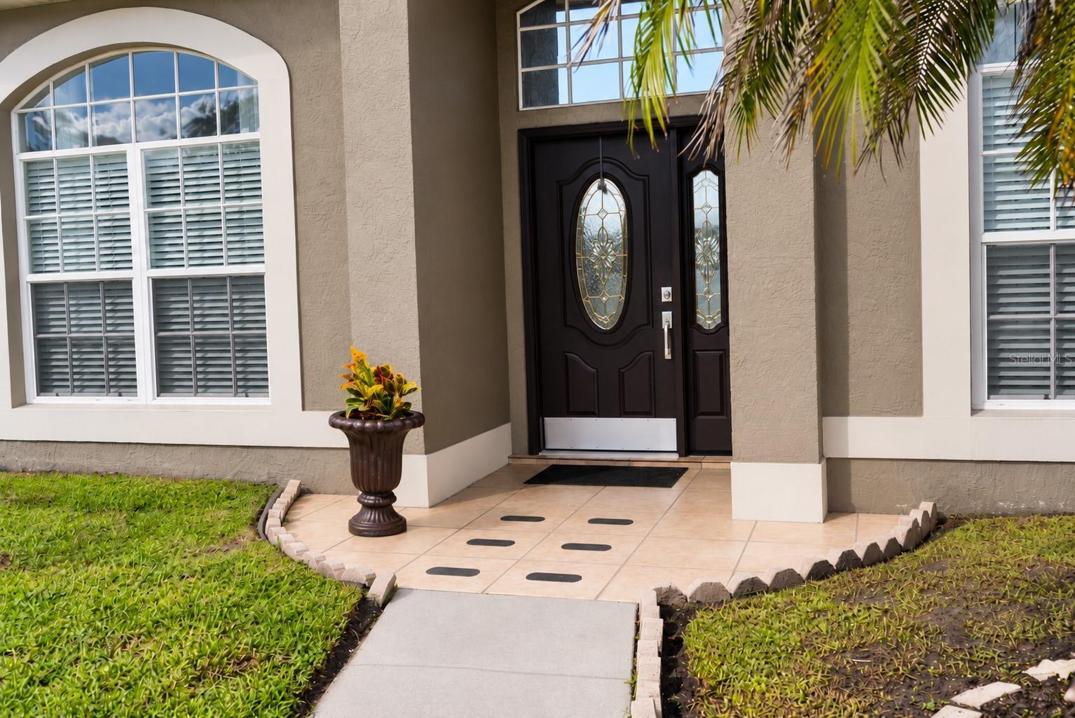 Listing photo 2 for 2863 Middleton Cir