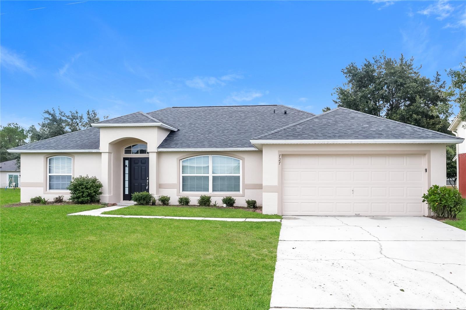 Listing photo 1 for 727 Del Rio Way