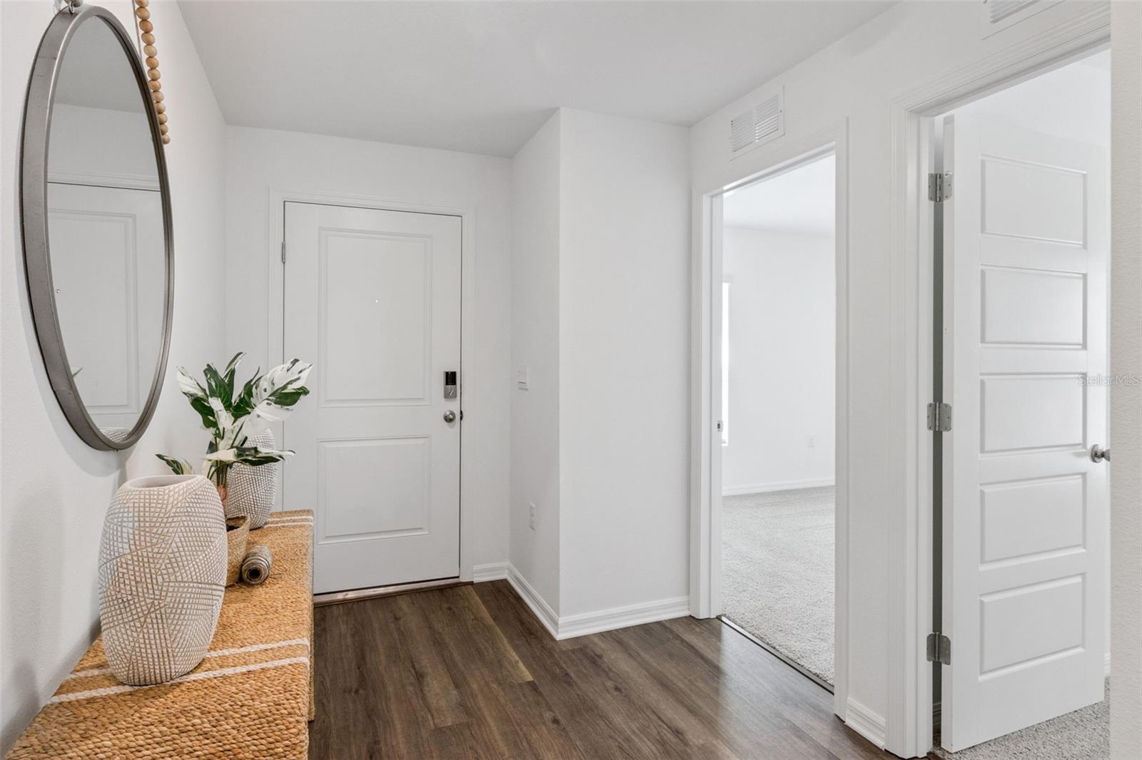 Listing photo 2 for 756 Greenway Blvd