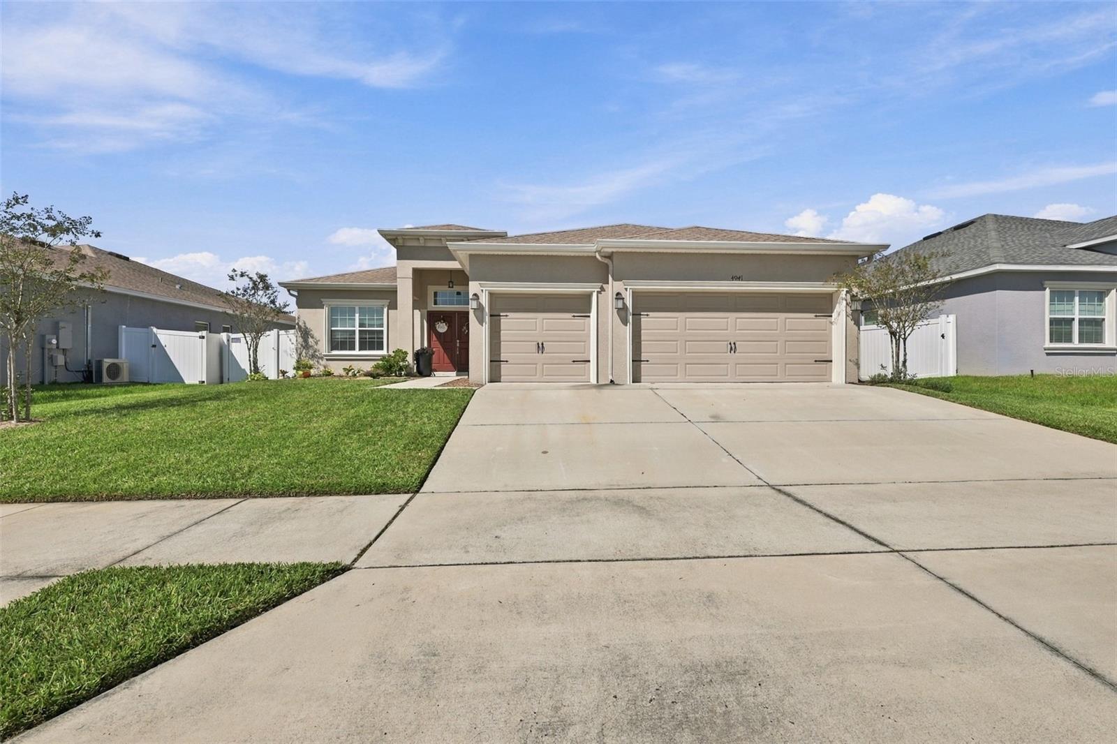 Listing photo 1 for 4041 Shearwater St