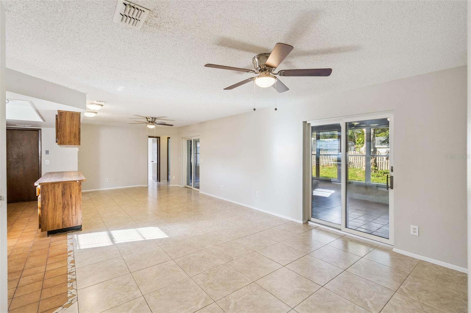 Listing photo 2 for 1830 Gladiolas Dr