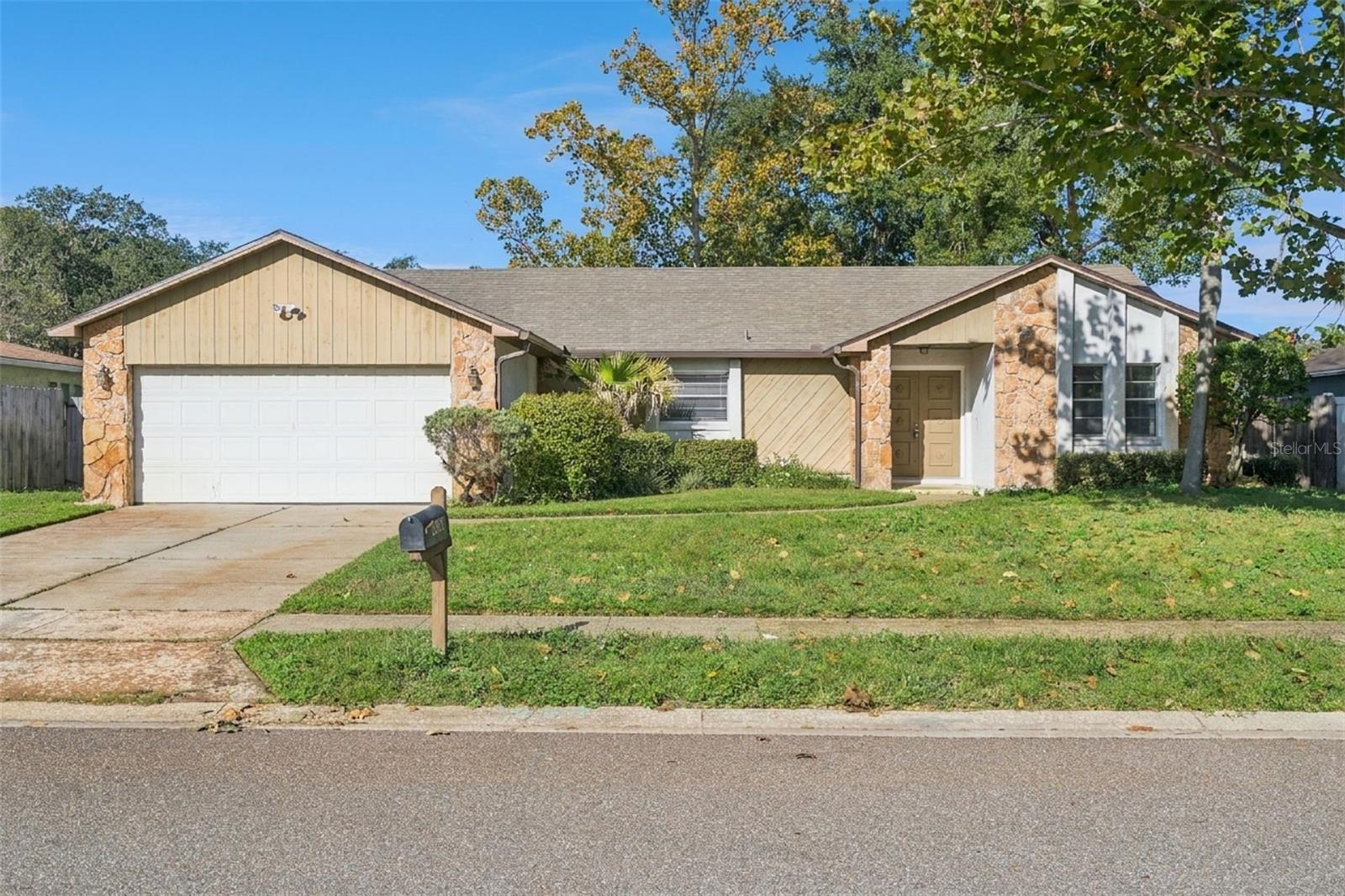 Listing photo 1 for 1830 Gladiolas Dr