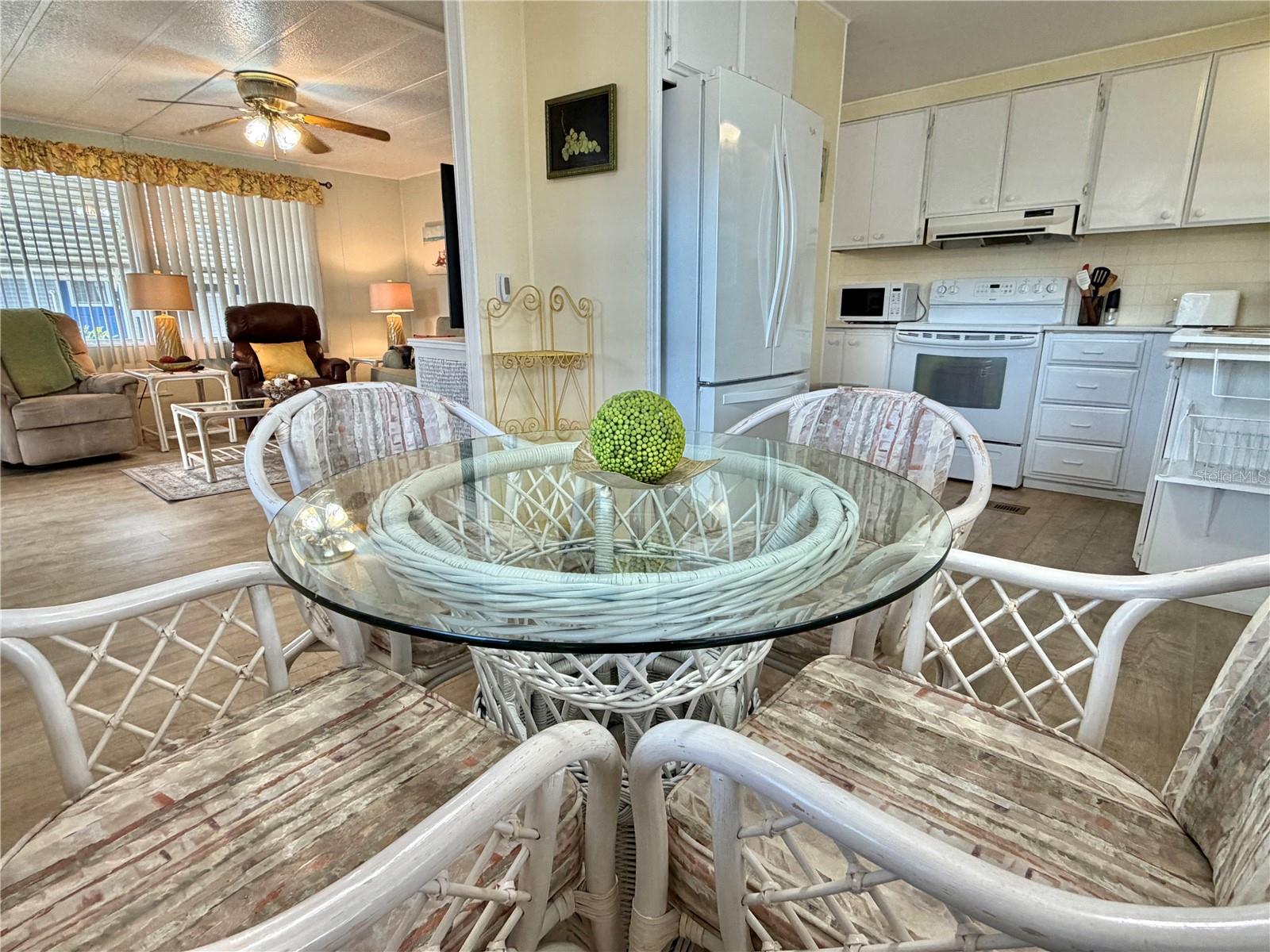 Listing photo 3 for 109 Camellia Trl