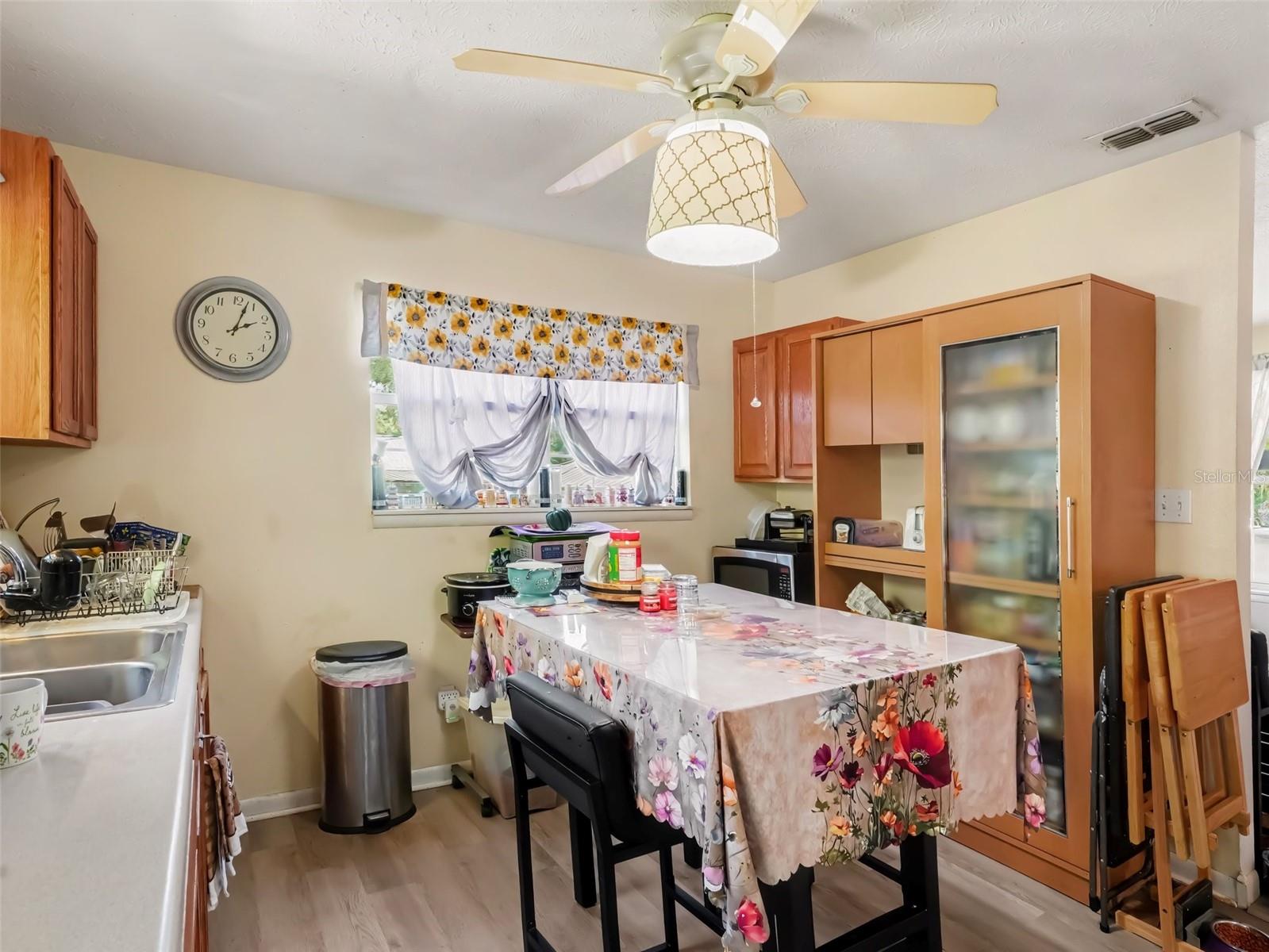 Listing photo 3 for 3020 Strawberry Ln