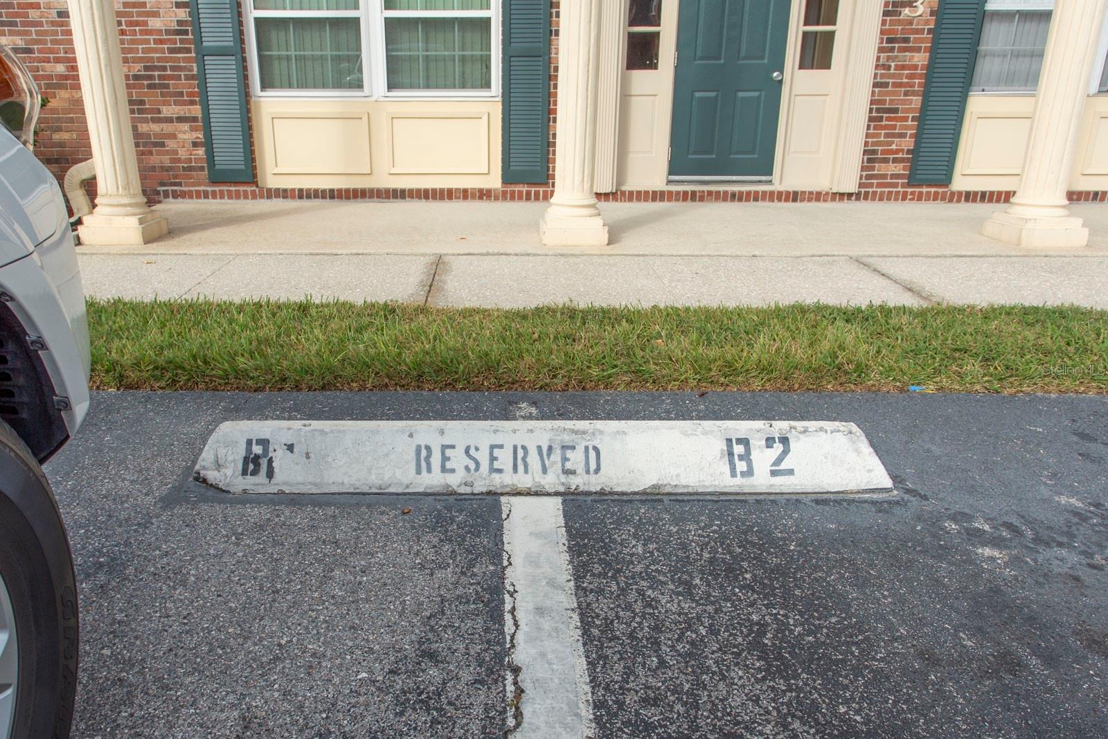 Listing photo 3 for 1920 E Edgewood Dr #b2