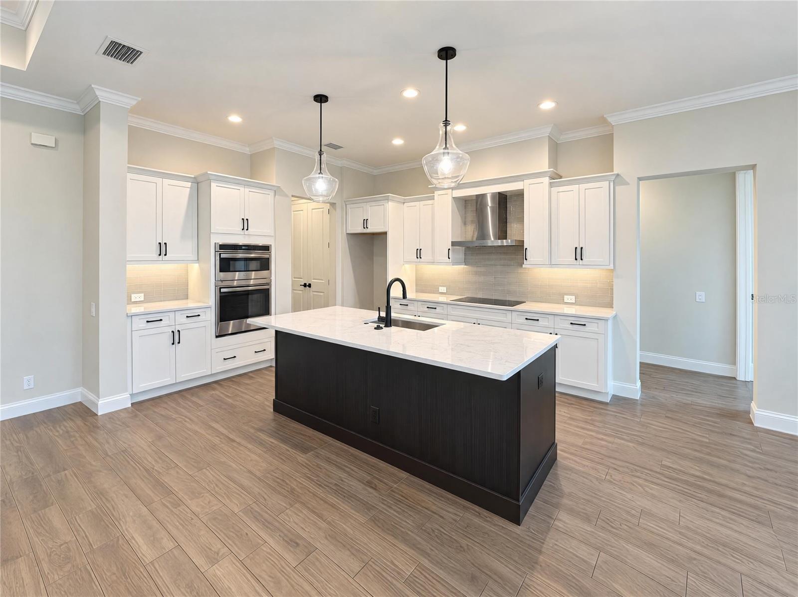 Listing photo 2 for 235 Blazing Star Ave