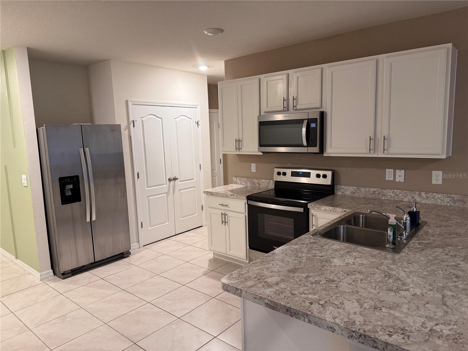 Listing photo 3 for 391 Boardwalk Ave