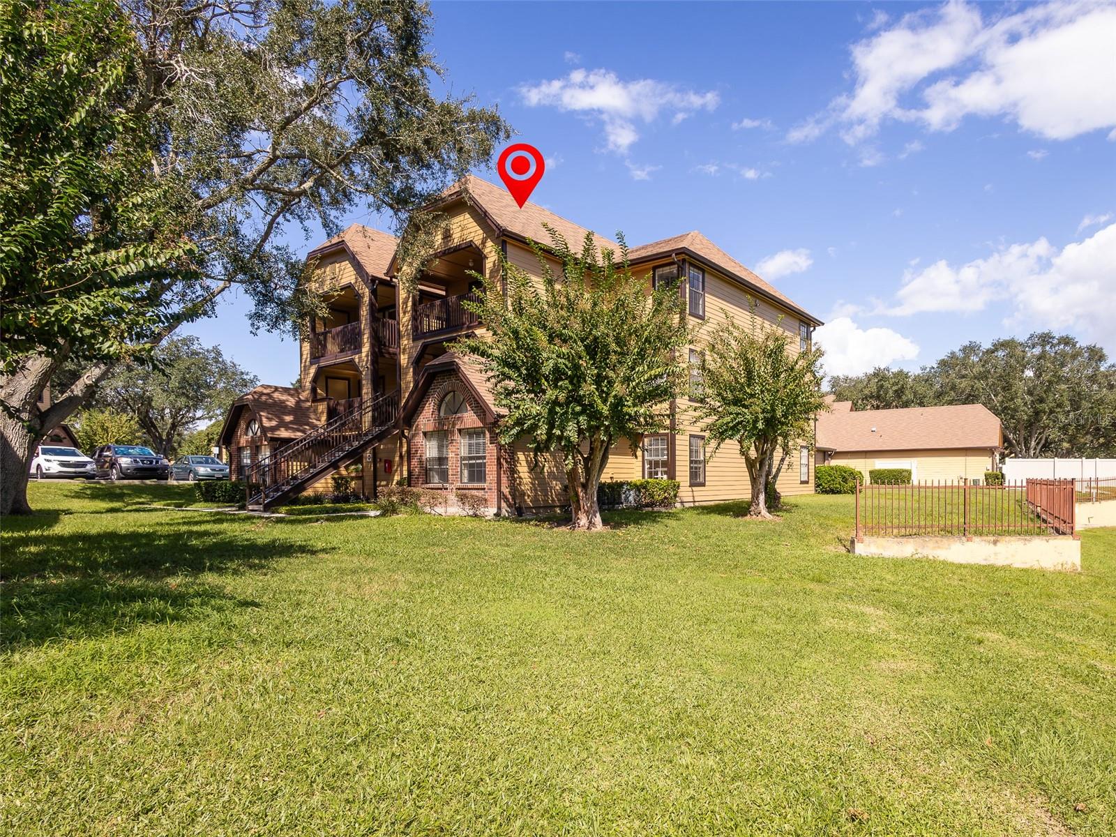 Listing photo 3 for 345 Lakepointe Dr #302