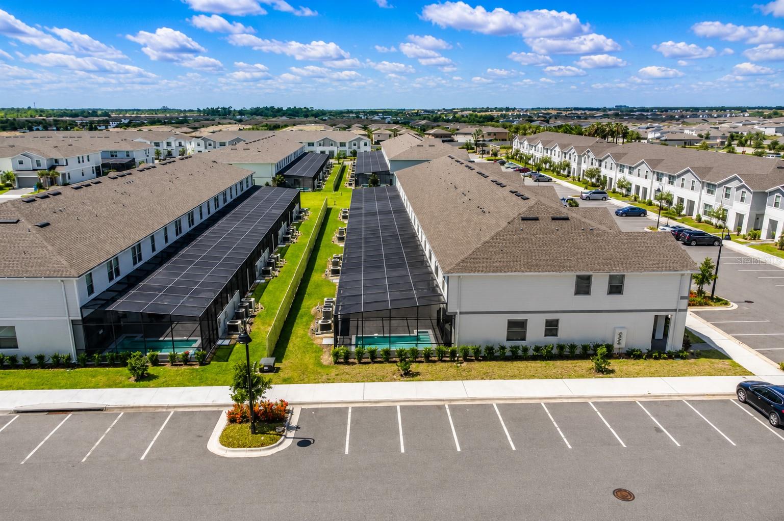 Listing photo 3 for 2441 Dubai St