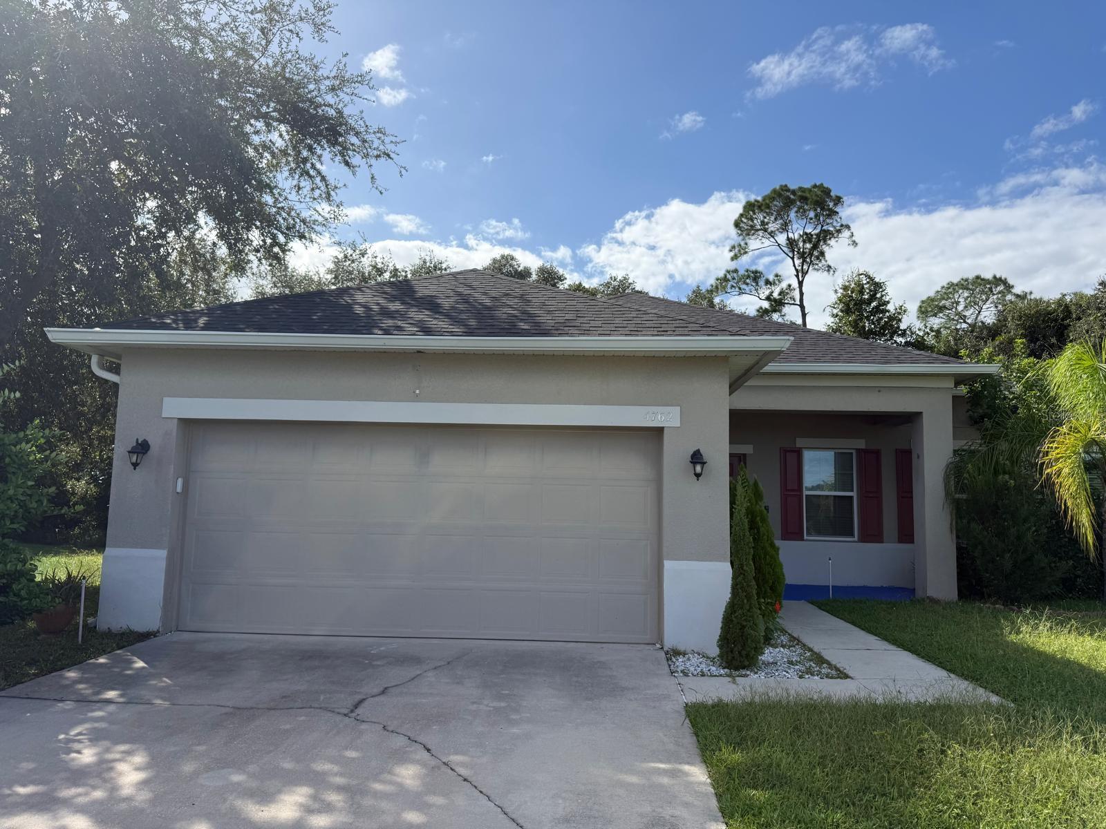 Listing photo 3 for 4762 Ashurst St