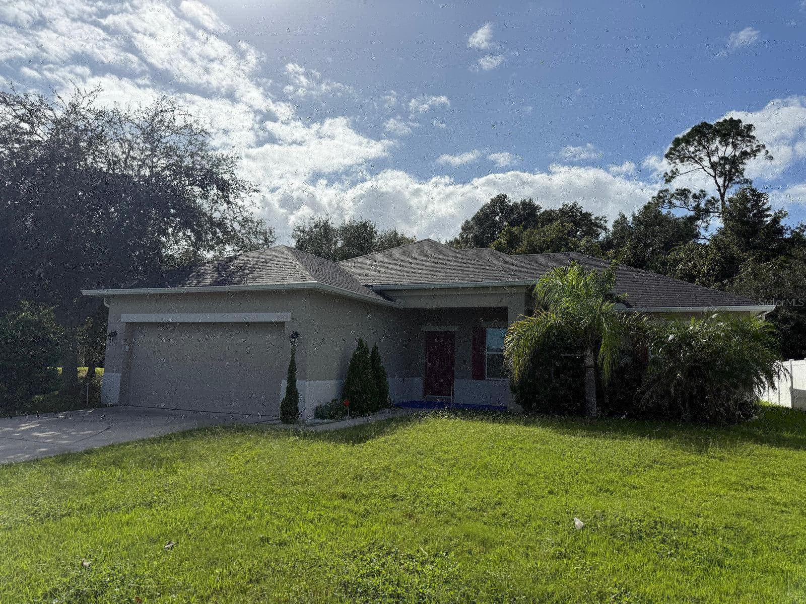 Listing photo 2 for 4762 Ashurst St