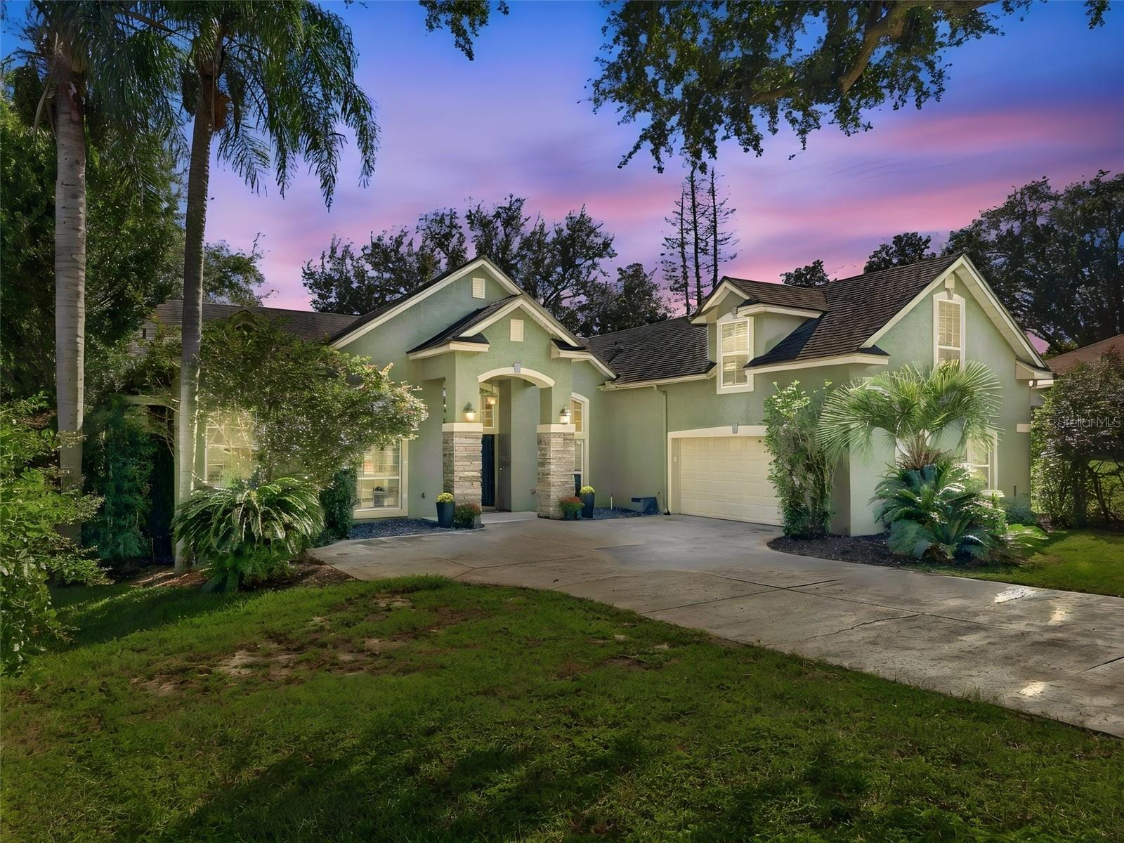 Listing photo 1 for 11025 Lake Katherine Cir
