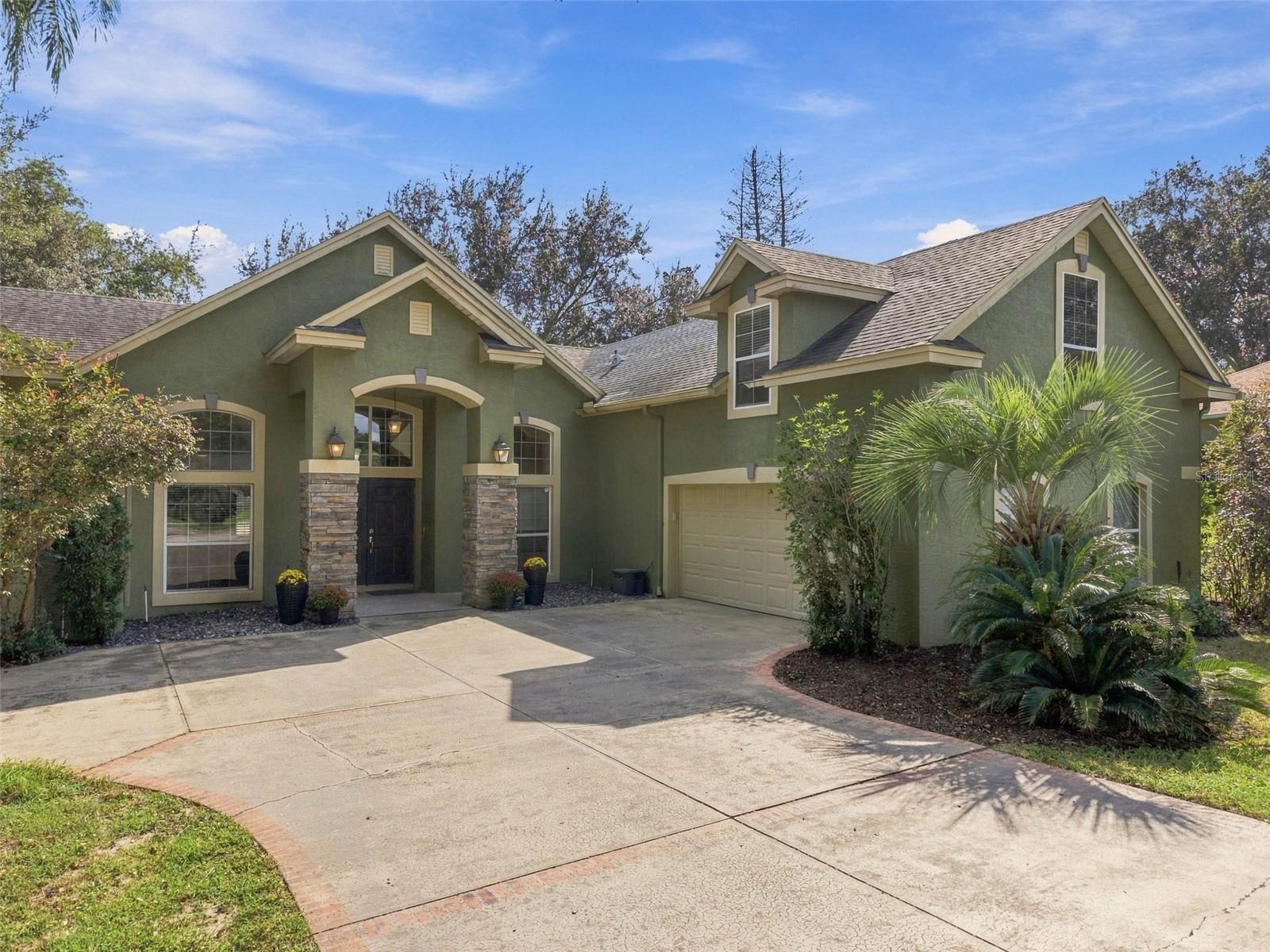 Listing photo 3 for 11025 Lake Katherine Cir